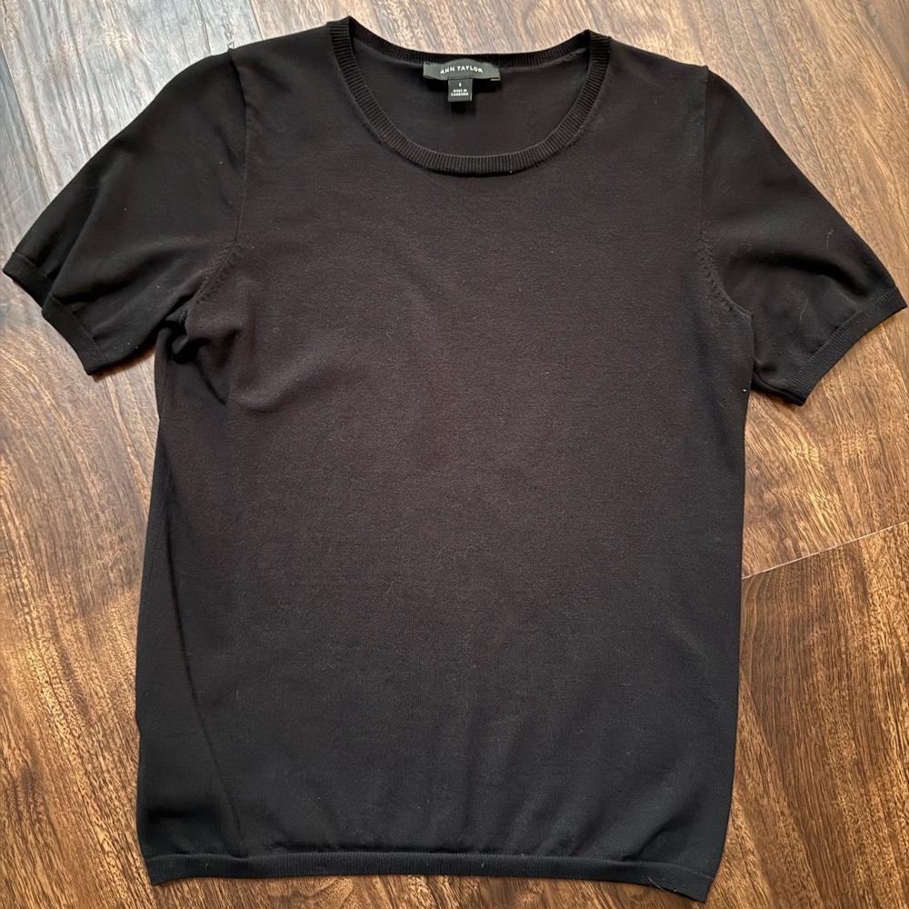 Ann Taylor Classic Black Tee - Picture 3 of 5